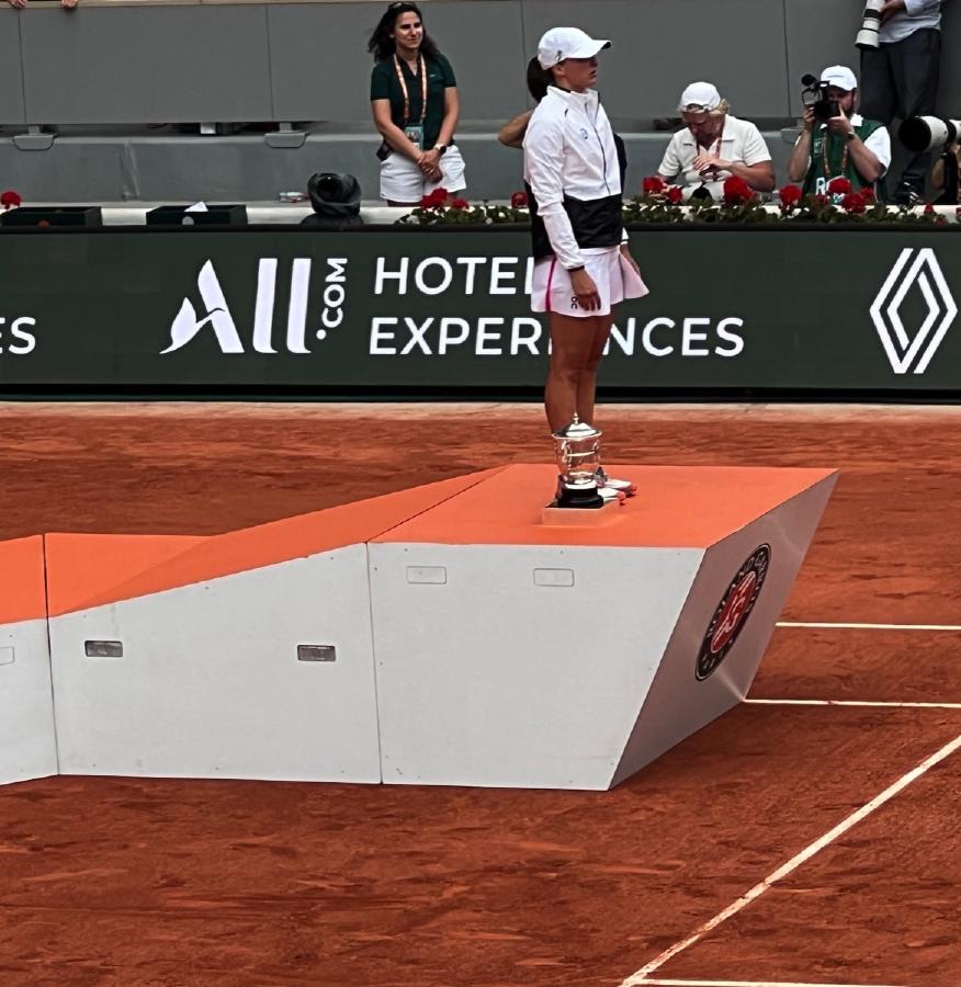 斯瓦泰克父亲力挺心理师：这场风波揭示了波兰女王的精神铠甲