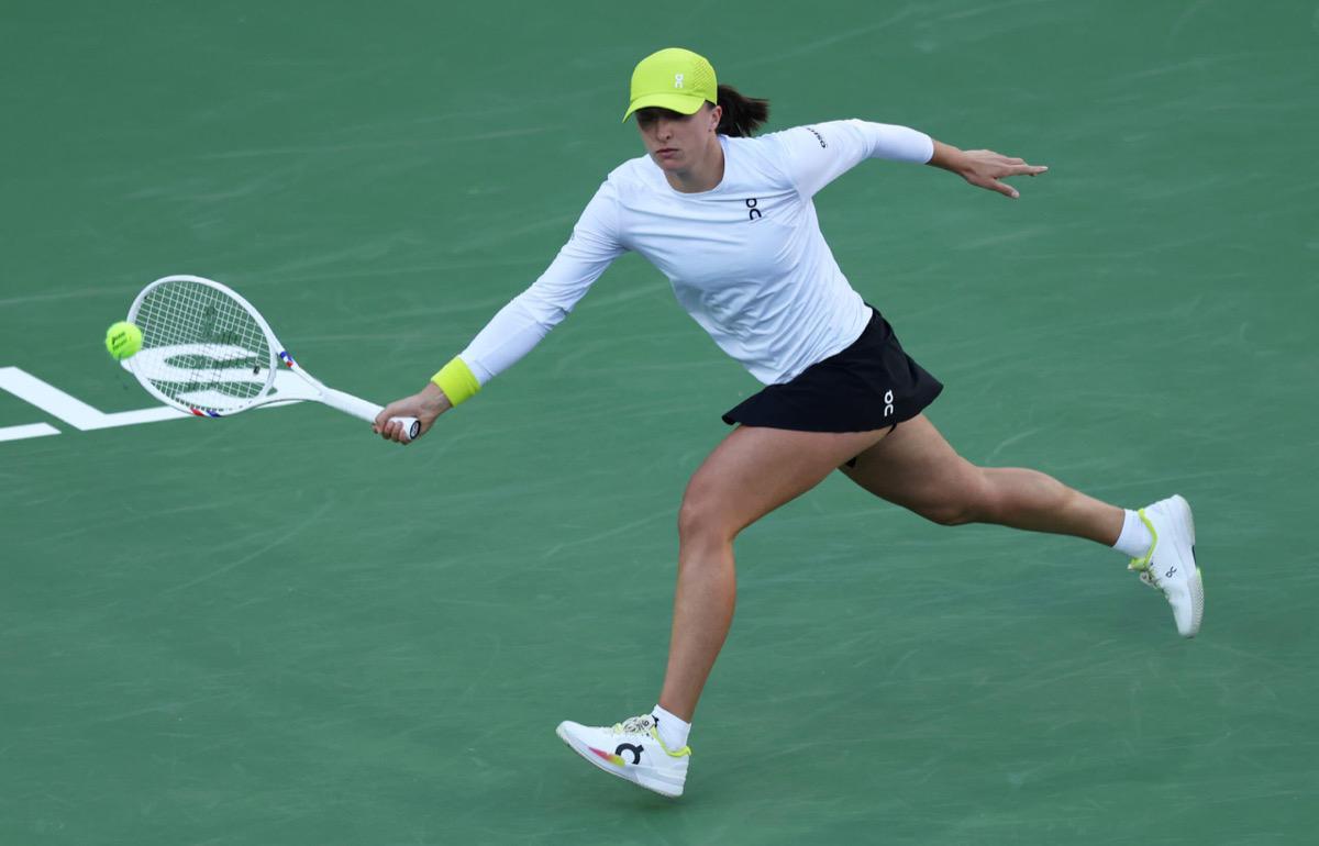 斯瓦泰克6-2、6-0横扫穆霍娃：印第安维尔斯25胜3负的沙漠女王归来