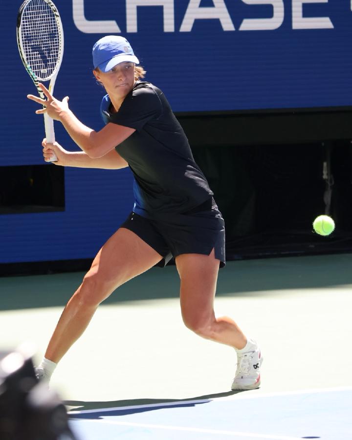 斯瓦泰克告别毕拉让·金杯：纳达尔学院那片红土，能治好她的病吗？